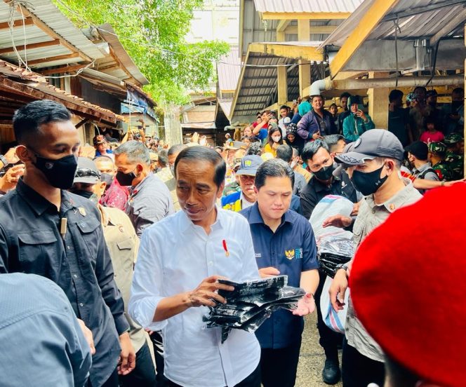 
 Presiden Joko Widodo meninjau aktivitas perekonomian di Pasar Bunda Sri Mersing, Kota Dumai. Foto: Istimewa 