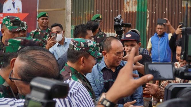 
 Suasana Kepala Staf Angkatan Darat, Jenderal Dudung Abdurachman saat bertemu Mayjen TNI Purn Andi Sumangerukka FOTO:Ist