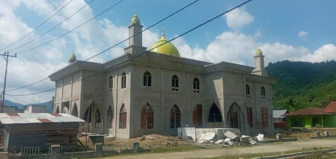 
 Progres pembangunan Masjid Raya Babul Amal Kelurahan Lambale, Kecamatan Kabaena Timur. Foto: Irfan 