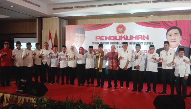 
 Berpose bersama pengurus LA Center Kota Kendra bersama pembina DPD dan DPP. Foto: Husain 