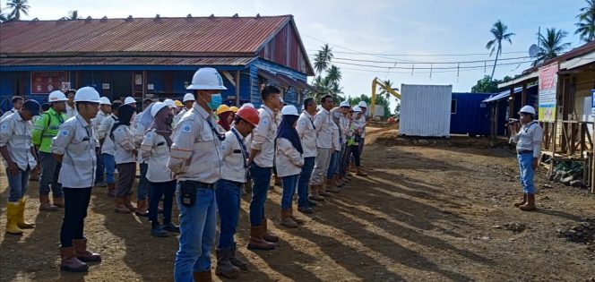 
 Sejumlah karyawan perusahaan tambang di Wawonii. Foto: Istimewa 