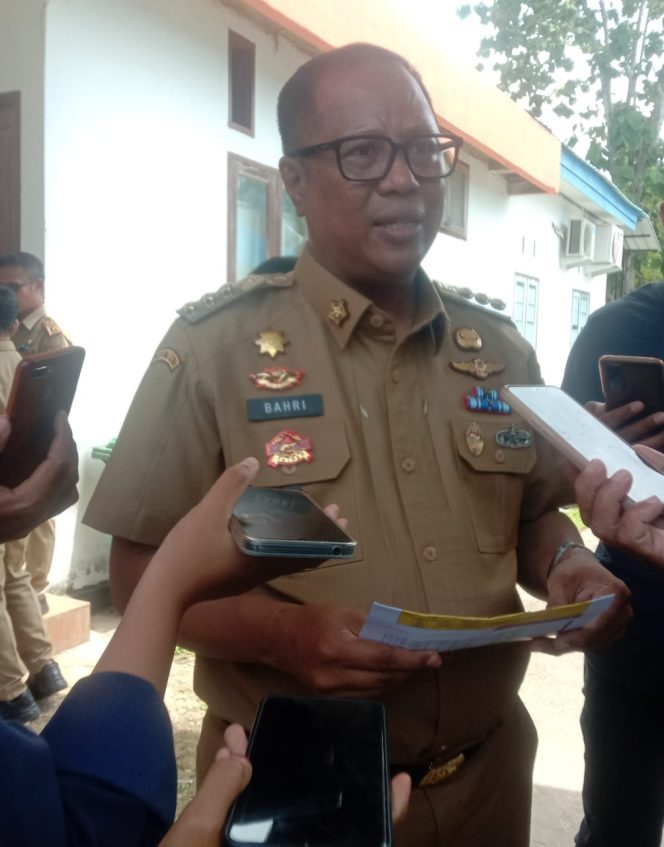 
 Pj Bupati Mubar Dr Bahri saat di wawancarai. Foto: Zulfikar 