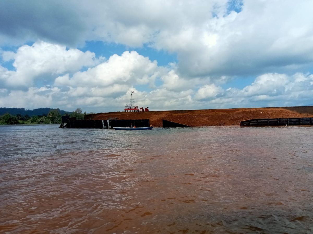 Ditpolair Polda Sultra Selidiki Tumpahan Ore Nikel Di Perairan Ulu Sawa