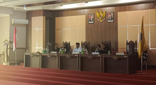 
 Rapat paripurna dalam rangka pemberian rekomendasi Laporan Keterangan Pertanggungjawaban (LKPJ) Bupati Muna Tahun Anggaran (TA) 2022. Foto: Nursan