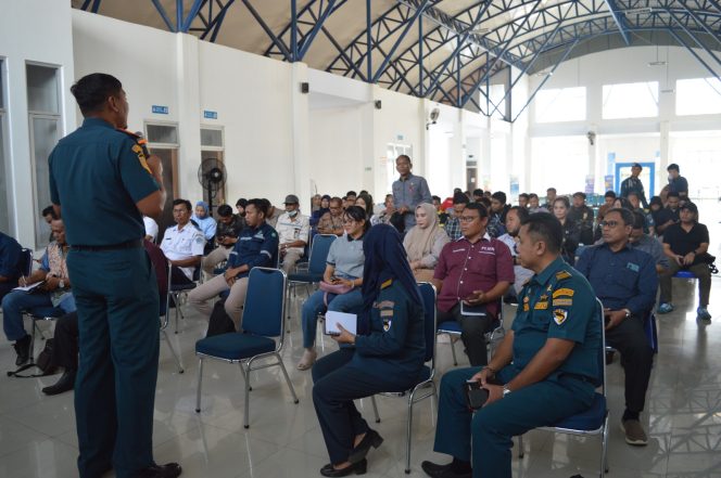 
 KSOP Kendari menggelar Rakor dengan beberapa stakeholder membahas kondusifitas pelabuhan. Foto: Istimewa
