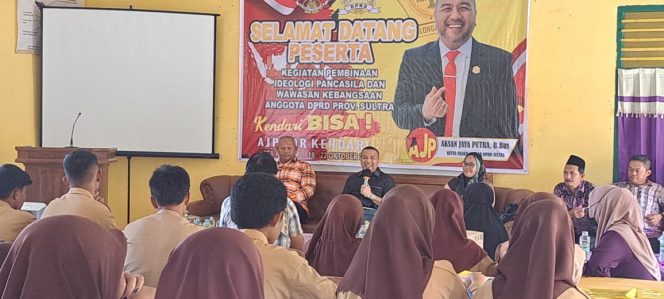 
 Aksan Jaya Putra (AJP) menggelar sosialisasi pembinaan ideologi dan wawasan kebangsaan kepada siswa SMAN di Kendari. Foto: Istimewa