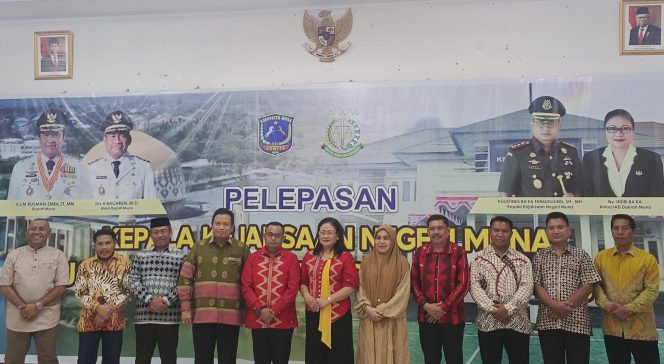 
 Kepala Kejari Muna, Agustinus Ba'ka Tangdililing, bersama Bupati Muna, LM. Rusman Emba dan Pimpinan Forkopimda Kabupaten Muna. Foto : Nursan