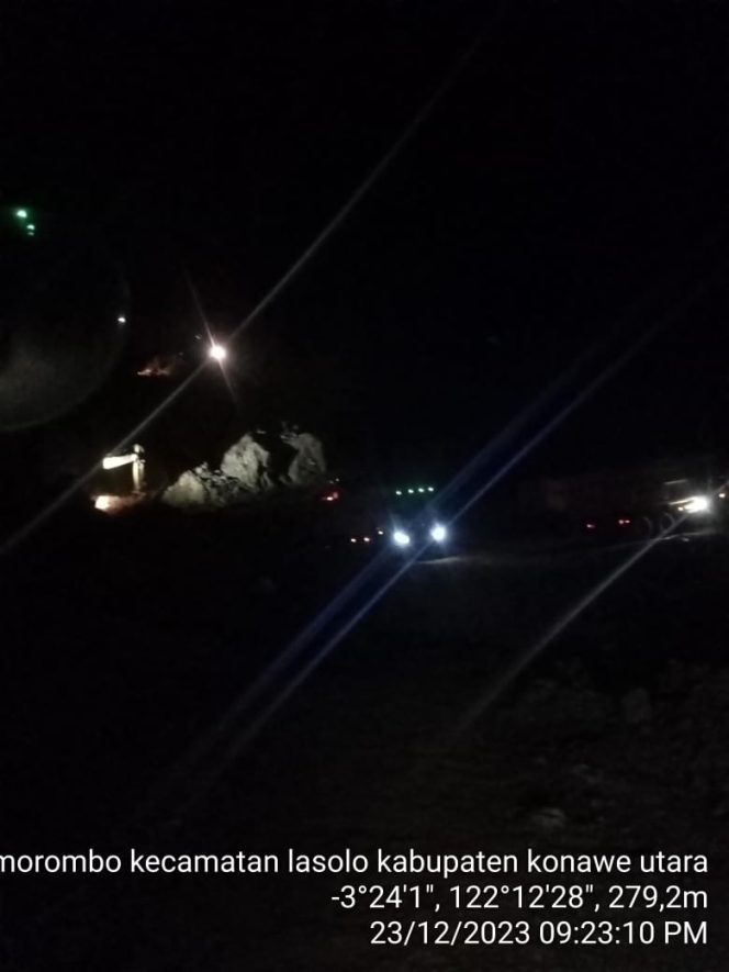 
 Dugaan penambangan ilegal di Blok Marombo Kabupaten Konawe Utara pada malam hari. Foto: Istimewa