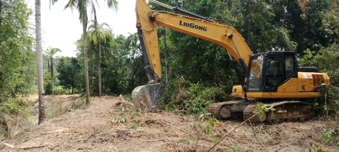 
 Kadin Konawe bergerak cepat normalisasi sungai di Desa Lamelai. Foto: Istimewa