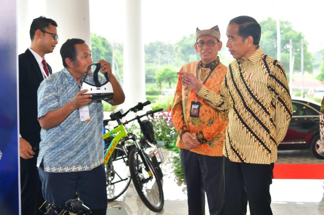 
 Presiden Joko Widodo saat membuka Konvensi XXIX dan Temu Tahunan XXV Forum Rektor Indonesia di Graha Unesa Kampus II, Kota Surabaya. Foto: Istimewa