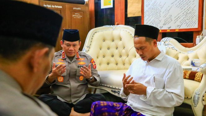 
 Gus Baha mendoakan Pemilu 2024 berlangsung aman dan damai. Foto: Istimewa 
