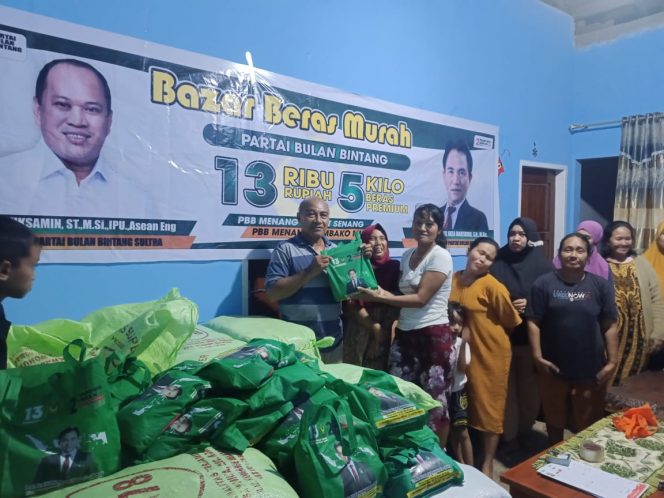 
 DPW PBB Sultra menggelar pasar murah di Kabupaten Konawe Selatan. Foto: Istimewa 