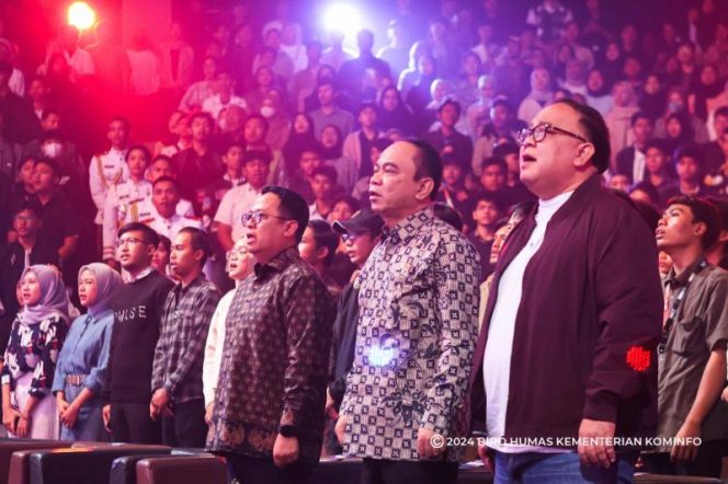 
 Menkominfo Budi Arie Setiadi dalam Konser Harmoni Pemilu Damai 2024, di Balai Sarbini, Jakarta Selatan. Sumber: kominfo.go.id