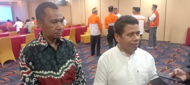 
 Ketua DPW PKS Yaudu Salam Ajo (kanan) bersama Humas PKS Sultra Sudiami. Foto: Penafaktual.com