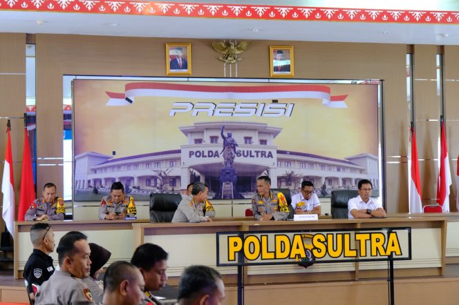 
 Pejabat Utama Polda Sultra mengikuti dialog publik memastikan ketersediaan dan keterjangkauan harga pangan jelang dan pasca lebaran 2024. Foto: Istimewa 