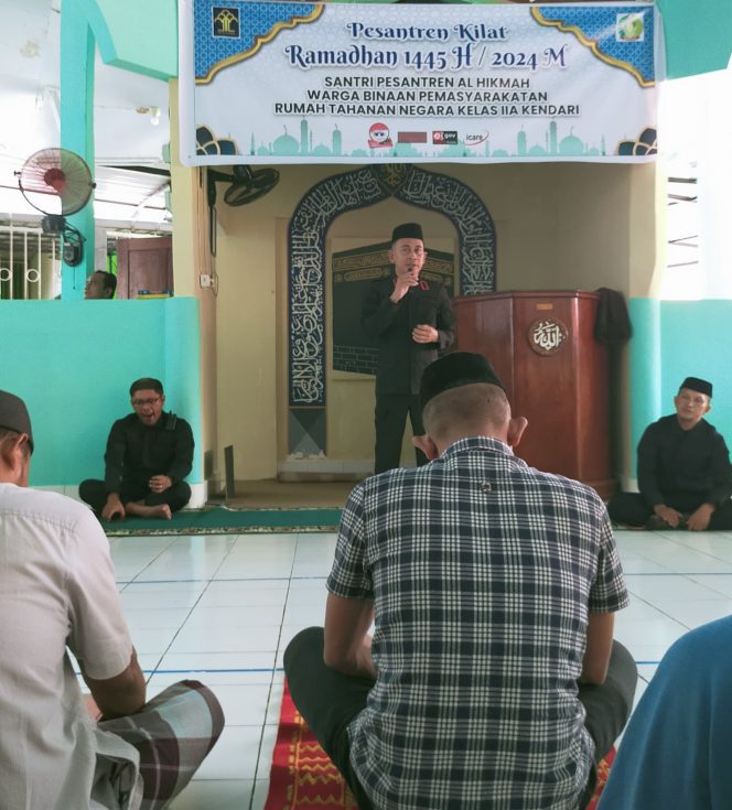 
 Kepala Rutan Kendari, Herianto membuka program Pesantren Kilat Ramadhan Al Hikmah 1445 H/ 2024 M di Masjid Rutan Kendari. Foto: Istimewa