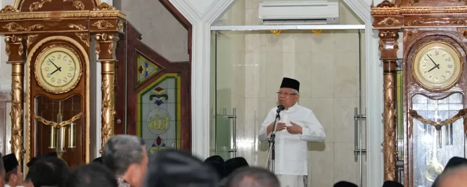 
 Wapres Ma’ruf Amin memberikan tausiah di Masjid Agung Al-Kautsar Kendari yang mengangkat nilai dan hikmah dari ibadah puasa dalam bulan suci Ramadan. Foto: Istimewa