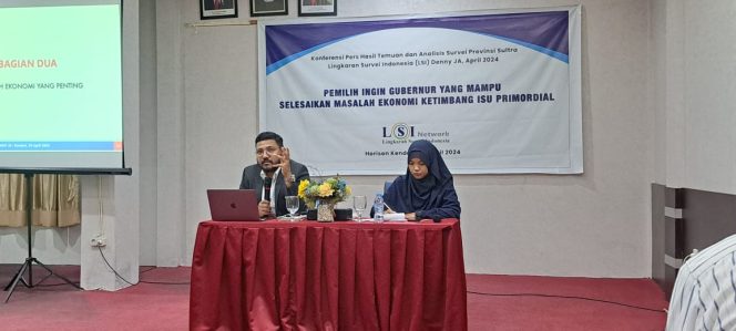 
 Peneliti senior LSI Denny JA, Ikrama Masloman saat konferensi pers. Foto: Istimewa