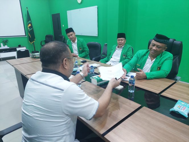 
 Aksan Jaya Putra mengikuti Uji Kepatutan dan Kelayakan (UKK) Bakal Calon Wali Kota Kendari periode 2024-2029 di Kantor DPW PPP Sultra baru-baru ini. Foto: Istimewa