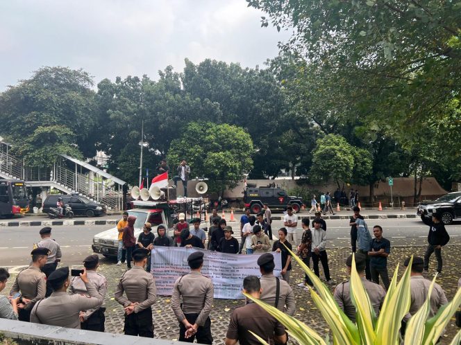 
 Forum Advokasi Mahasiswa Hukum Indonesia menggelar demonstrasi di depan gedung KPK. Foto: Istimewa