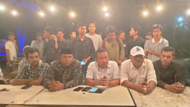 
 Ringa Jhon saat menggelar silaturahmi dengan Lembaga Aliansi Pemuda Pelajar (AP2) Sulawesi Tenggara (Sultra) di salah satu warung kopi di Kendari. Foto: Istimewa