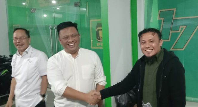 
 Bakal calon Wali Kota Kendari Afdhal bersama Ketua Desk Pilkada DPW PPP Sultra Sofyan usai Uji Kepatutan dan Kelayakan (UKK) di Kantin DPW PPP Sultra. Foto: Istimewa