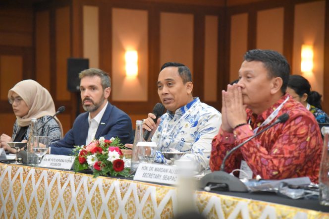 
 Wakil Ketua BKSAP DPR RI Putu Supadma Rudana, saat mengikuti forum SEAPAC di Denpasar. Foto: Istimewa