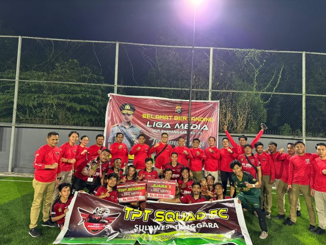 
 Taklukan ABR FC, TPT Squad FC Juarai Liga Media Cup I Polda Sultra