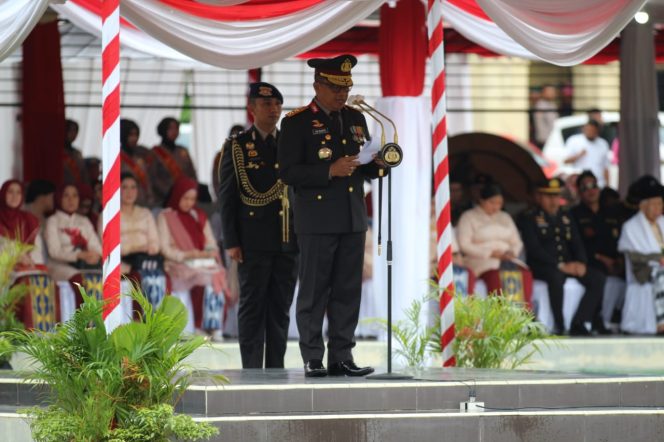 
 Kapolda Sultra Irjen Pol Dwi Irianto memimpin pelaksanaan upacara Hari Bhayangkara ke-78 di Lapangan Apel Presisi Polda Sultra, Senin, 1 Juli 2024. Foto: Istimewa