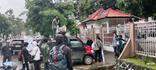 
 Diduga Tak Punya Izin, Aktivitas Hauling PT Trias di Kabaena Diminta Segera Dihentikan!