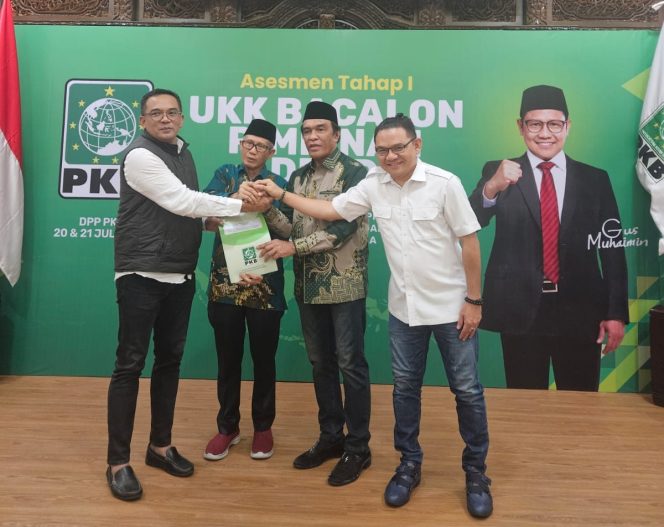 
 Lukman Abunawas-La Ode Ida menerima surat tugas tahap 1 di DPP PKB. Foto: Istimewa  