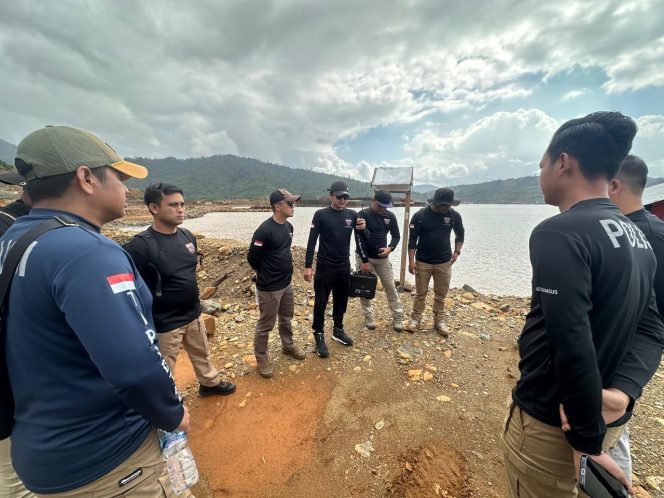 
 Personel Unit I (Satu) Sub Direktorat IV (Empat) Tindak Pidana Terentu (Tipidter) yang dipimpin Kepala Unit I, AKP Bhekti Indra Kurniawan melaksanakan patroli mining di Blok Morombo, Kabupaten Konawe Utara. Foto: Istimewa