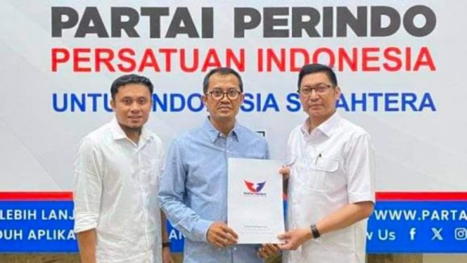 
 Abdul Rasak dan Afdhal menerima rekomendasi B1KWK dari DPP Perindo. Foto: Istimewa