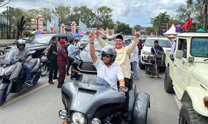 
 Pasangan Yudhi-Nirna menuju KPU Kota Kendari untuk melakukan pendaftaran. Foto: Istimewa