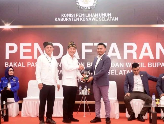 
 Radhan-Rasyid resmi mendaftarkan ke KPU Kabupaten Konawe Selatan. Foto: Istimewa