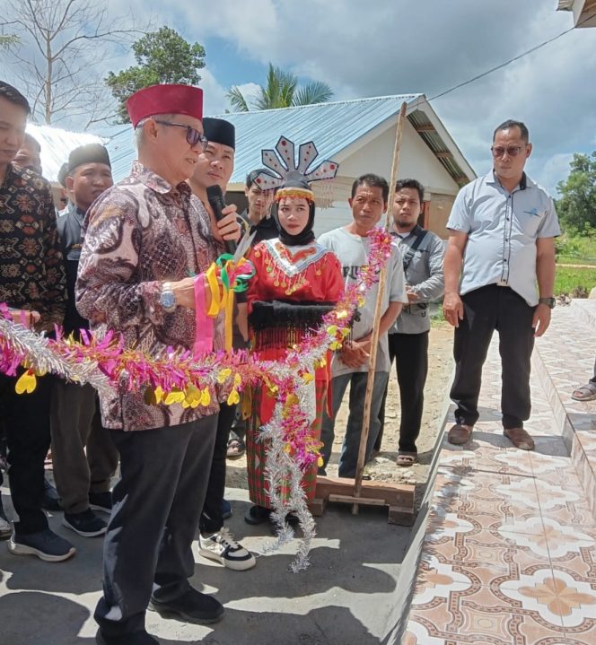 
 Lukman Abunawas meresmikan Masjid Al-Hidayah Sekolah Tinggi Agama Islam Rawa Aopa Konawe Selatan. Foto: Istimewa