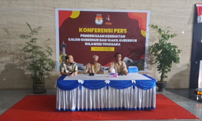 
 Lukman Abunawas-La Ode Ida melakukan konferensi pers usai menjalani pemeriksaan kesehatan di RS Bahteramas. Foto: Istimewa