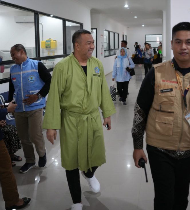 
 Calon Wali Kota Kota  Kendari Aksan Jaya Putra menjalani pemeriksaan kesehatan di Rumah Sakit Umum Daerah (RSUD) Kota Kendari. Foto: Istimewa