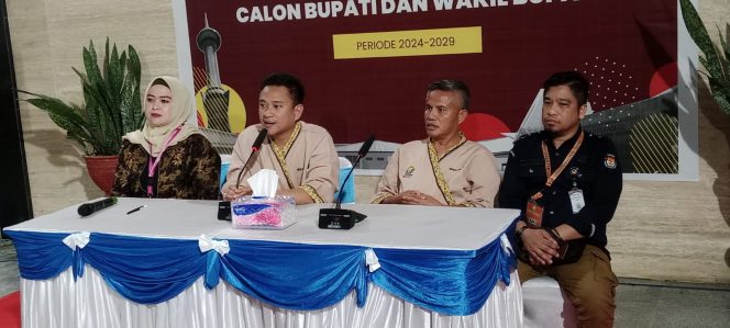 
 Muh Radhan Al Gindo Nur Alam - Rasyid melakukan konferensi pers usai menjalani tahapan medical check up di RSUD Bahteramas. Foto: Istimewa