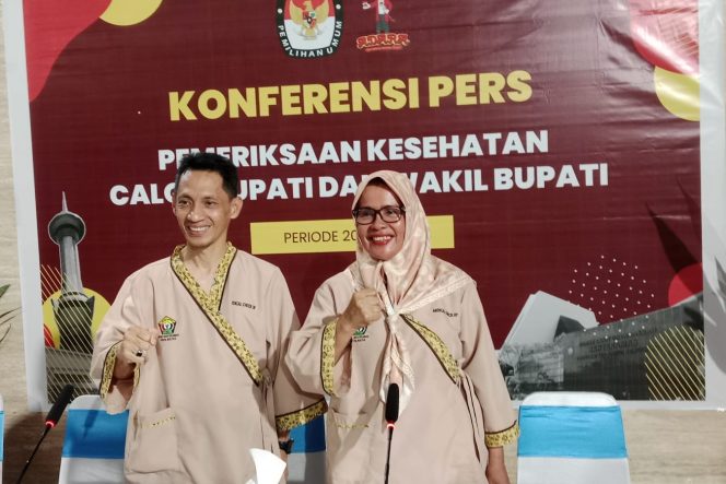 
 Haliana dan Safia Wualo melakukan konferensi pers usai menjalani pemeriksaan kesehatan. Foto: Penafaktual.com
