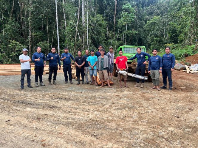 
 Tim Patroli Subdit IV Tipidter Dit Reskrimsus Polda Sultra mengamankan pelaku pembalakan liar atau illegal logging di Desa Wawoheo Kecamatan Langgikima Kabupaten Konawe Utara. Foto: Istimewa