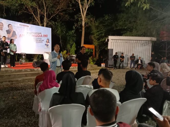 
 Pasangan calon Gubernur dan Wakil Gubernur Sultra, Andi Sumangerukka-Hugua menggelar Bincang Santai bersama ratusan milenial se-Sultra di X-Bro Caffe. Foto: Istimewa  