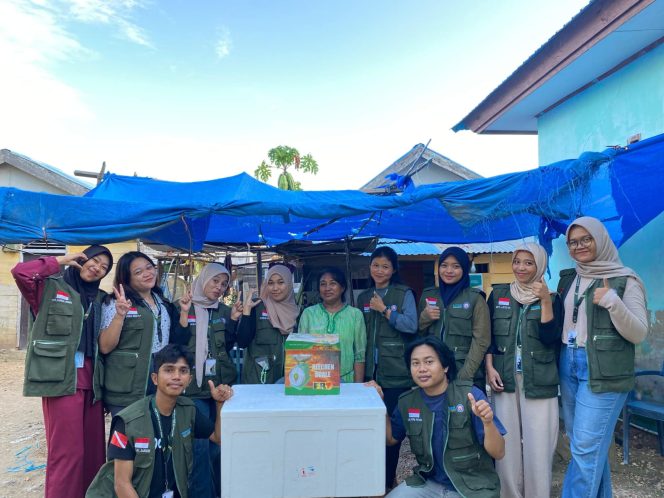 
 Mahasiswa KKN UHO memfasilitasi sarana pengeringan pelaku UMKM Ikan Asin di Desa Bajo Indah, Kecamatan Soropia, Kabupaten Konawe. Foto: Penafaktual.com  