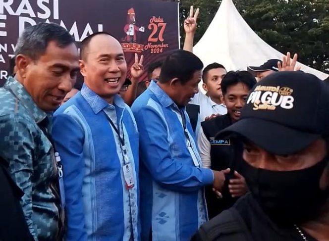 
 Calon Gubernur dan Wakil Gubernur Sulawesi Tenggara Andi Sumangerukka-Hugua menghadiri deklarasi kampanye damai. Foto: Penafaktual.com