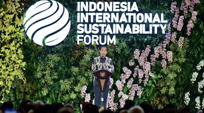 
 Presiden Joko Widodo menyampaikan sambutan dalam Opening Ceremony Indonesia International Sustainability Forum (IISF) 2024, yang digelar di Jakarta Convention Center (JCC), Jakarta Pusat. Foto: Istimewa