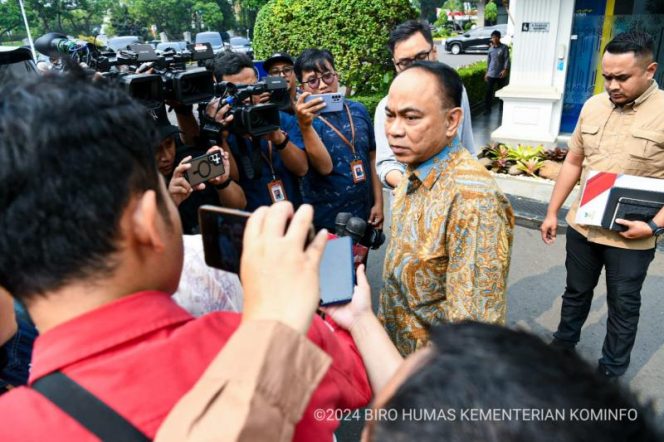 
 Menteri Komunikasi dan Informatika Budi Arie Setiadi usai menghadiri rapat terbatas di Istana Negara, Jakarta Pusat. Foto: Istimewa