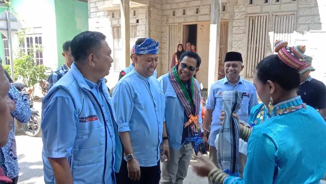 
 Kampanye terbatas Paslon ASR-Hugua di Desa Kondowa Kecamatan Pasarwajo Kabupaten Buton. Foto: Penafaktual.com