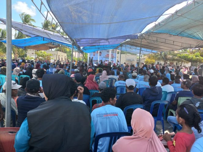 
 Kampanye ASR-Hugua di Kecamatan Batu Atas Kabupaten Buton Selatan yang dihadiri ribuan masyarakat. Foto: Penafaktual.com