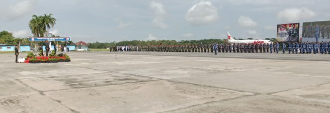 
 Upacara HUT TNI di Lanud Halu Oleo Kabupaten Konawe Selatan. Foto: Penafaktual.com