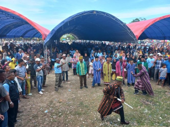 
 Pasangan calon Gubernur dan Wakil Gubernur Sulawesi Tenggara, Andi Sumangerukka dan Hugua kembali melaksanakan kampanye terbatas di Buton Tengah, Selasa 8 Oktober 2024. Foto: Istimewa